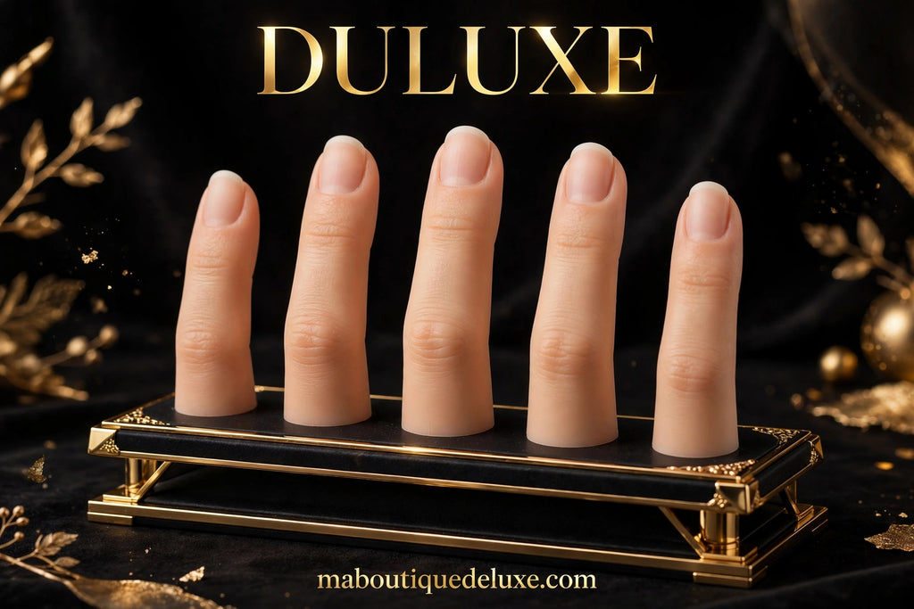 Doigts d'Entraînement pour Manucure — visuel héro, doigts en silicone sur présentoir