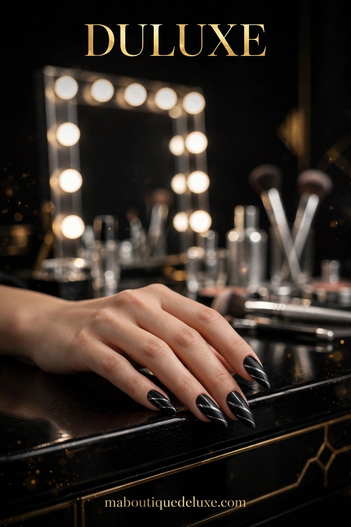 Faux Ongles Noirs Rayure Argentée 24 pcs — ambiance salon de beauté moderne